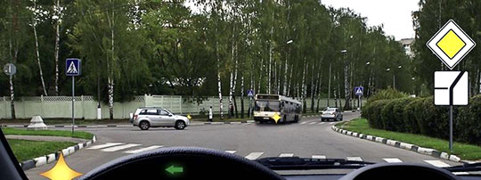Билет 15, вопрос 15, Кому Вы должны уступить дорогу при повороте налево?